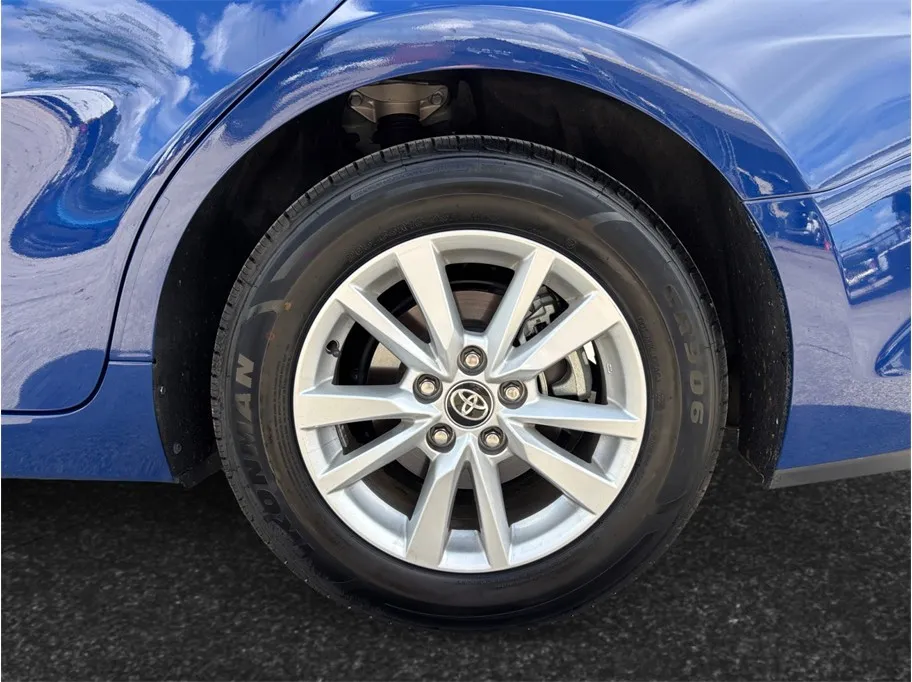 Toyota Camry photo 14