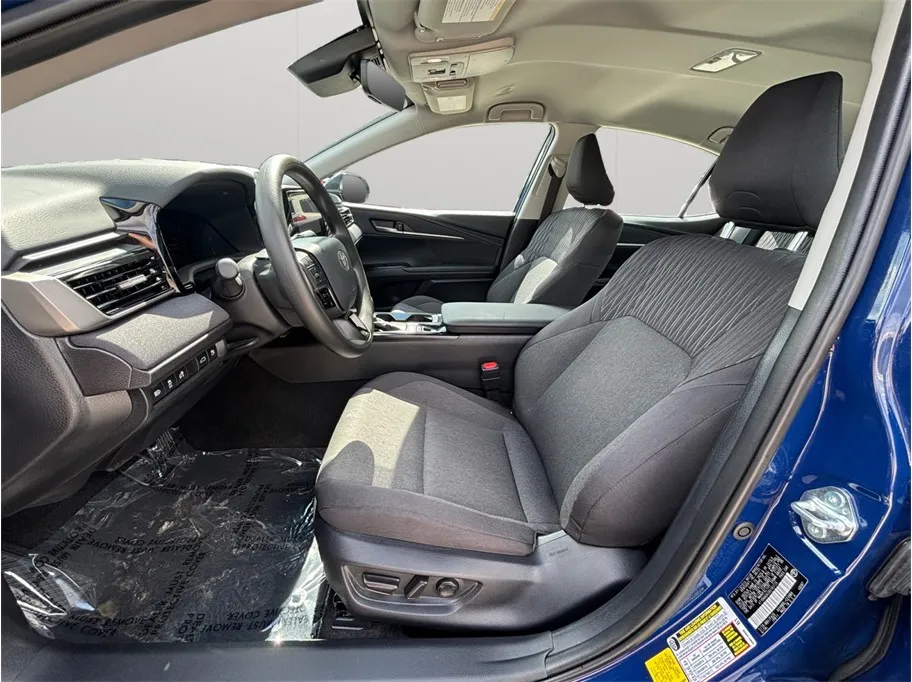 Toyota Camry photo 2