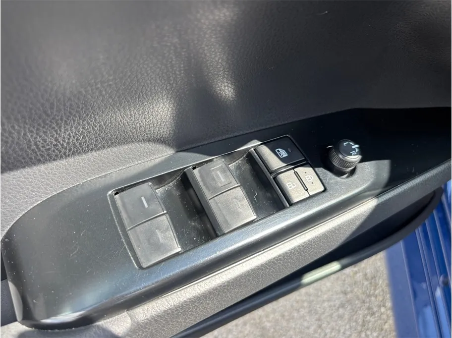 Toyota Camry photo 20