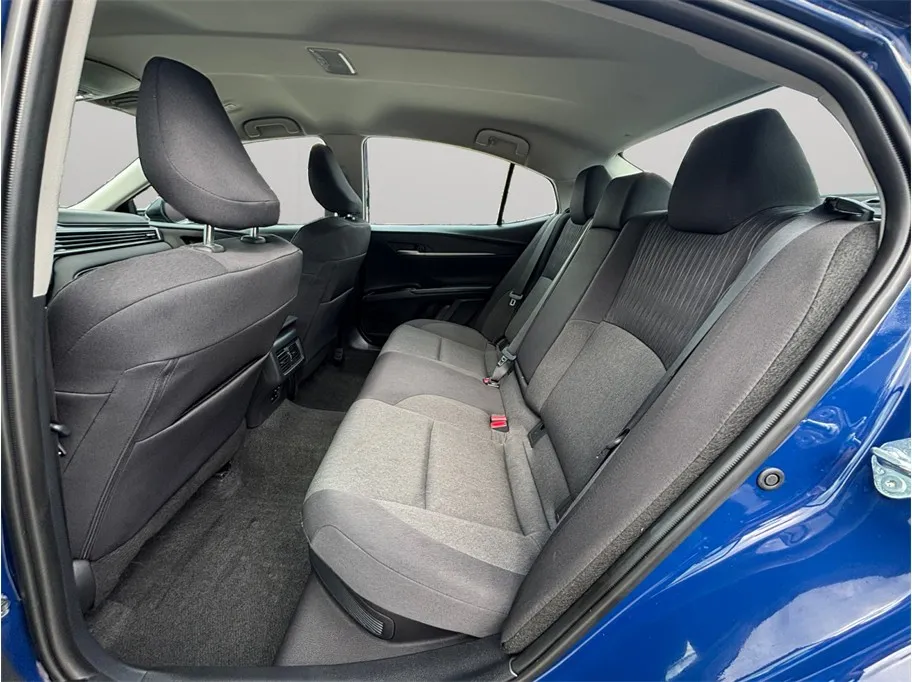 Toyota Camry photo 32