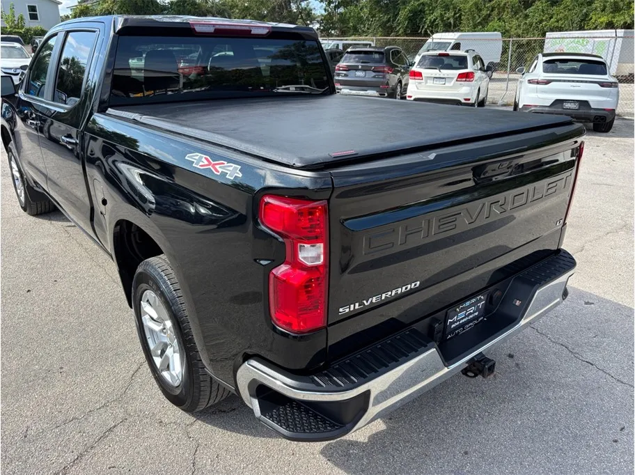 Chevrolet Silverado photo 14