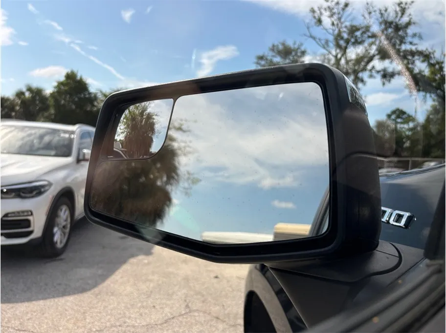 Chevrolet Silverado photo 16