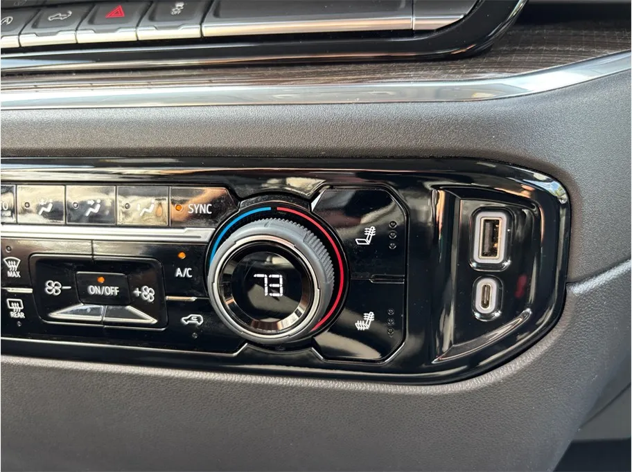 Chevrolet Silverado photo 31