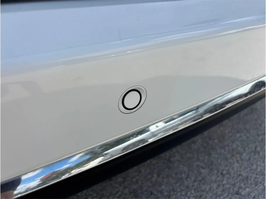 Chrysler Pacifica photo 17