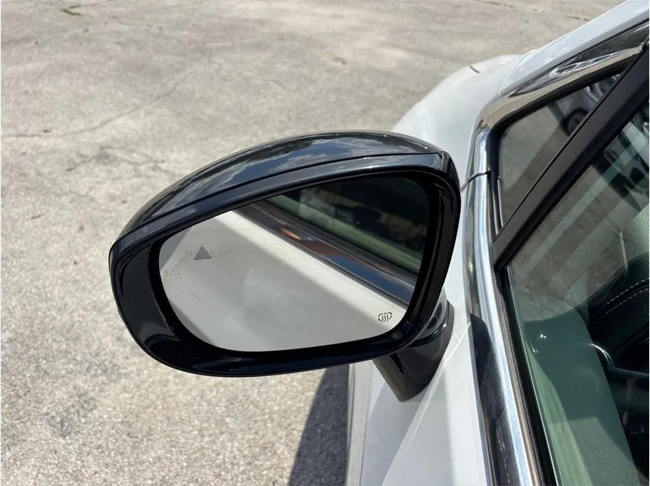 Chrysler Pacifica photo 19