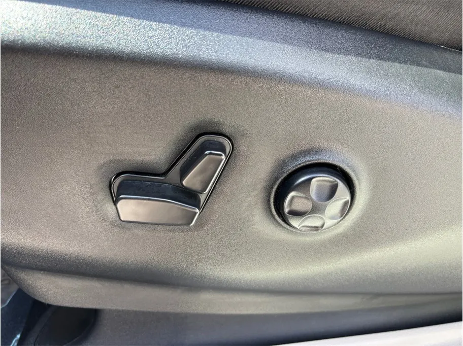 Chrysler Pacifica photo 21