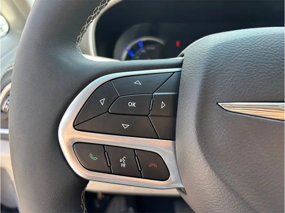 Chrysler Pacifica photo 27