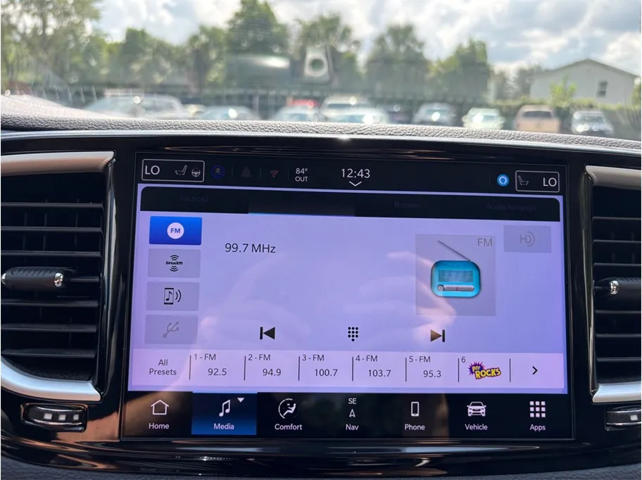 Chrysler Pacifica photo 30