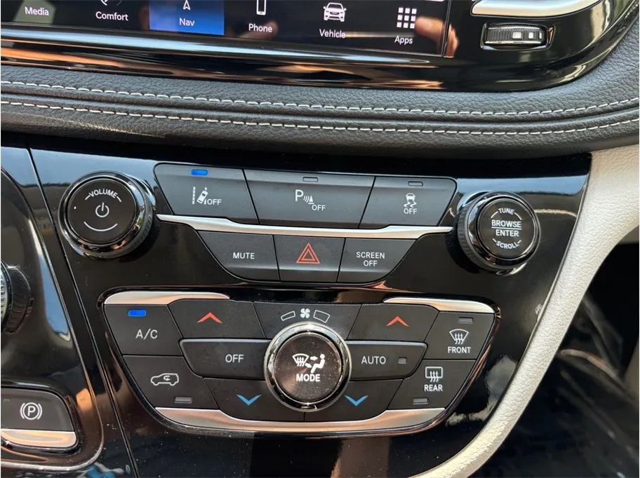 Chrysler Pacifica photo 33