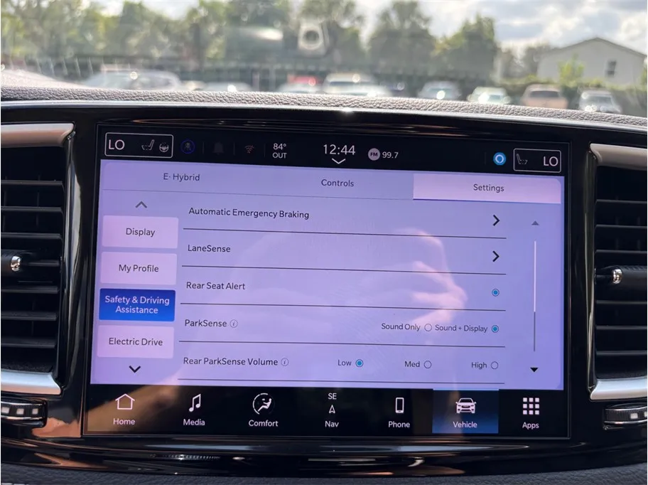 Chrysler Pacifica photo 34