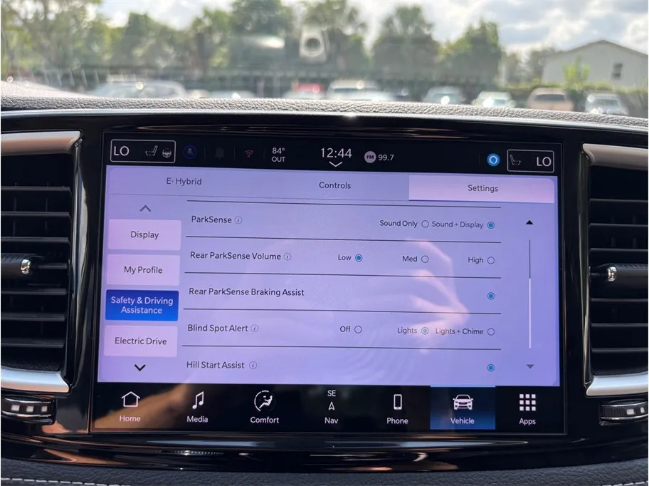 Chrysler Pacifica photo 35