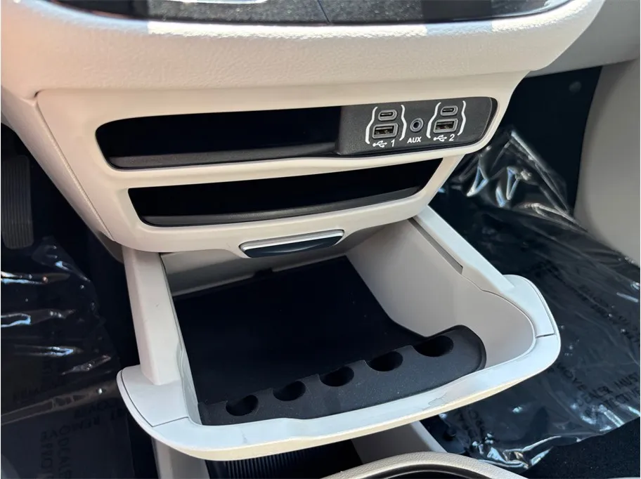 Chrysler Pacifica photo 37
