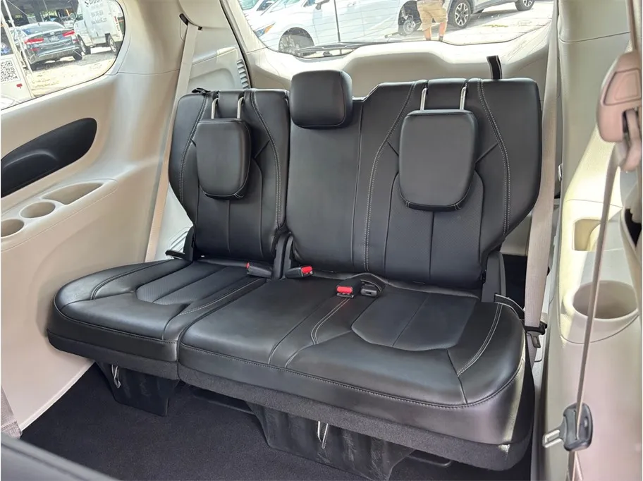 Chrysler Pacifica photo 43