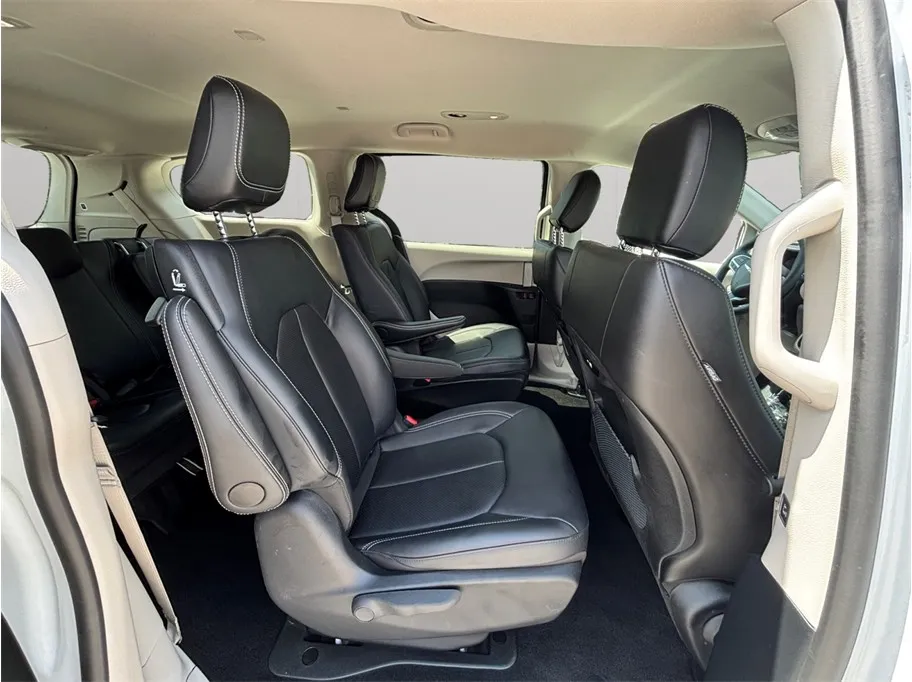 Chrysler Pacifica photo 44