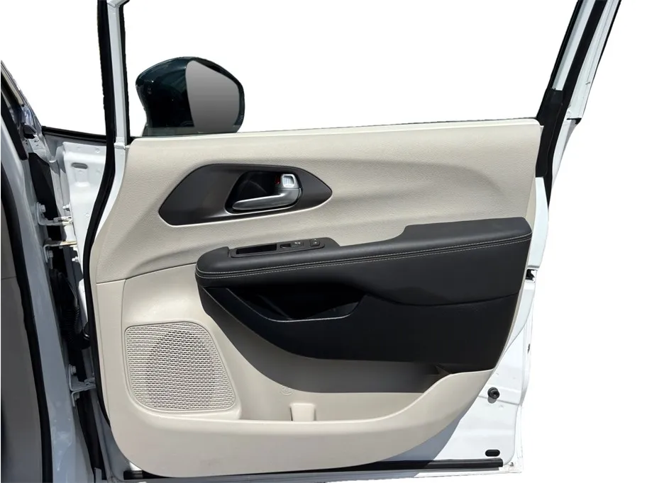 Chrysler Pacifica photo 46