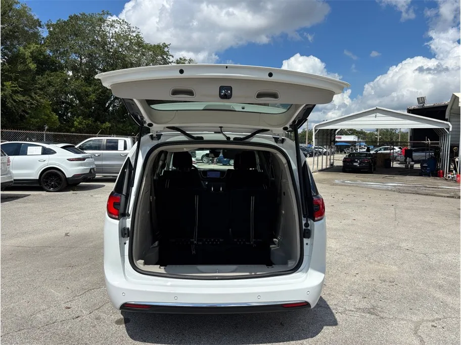 Chrysler Pacifica photo 48