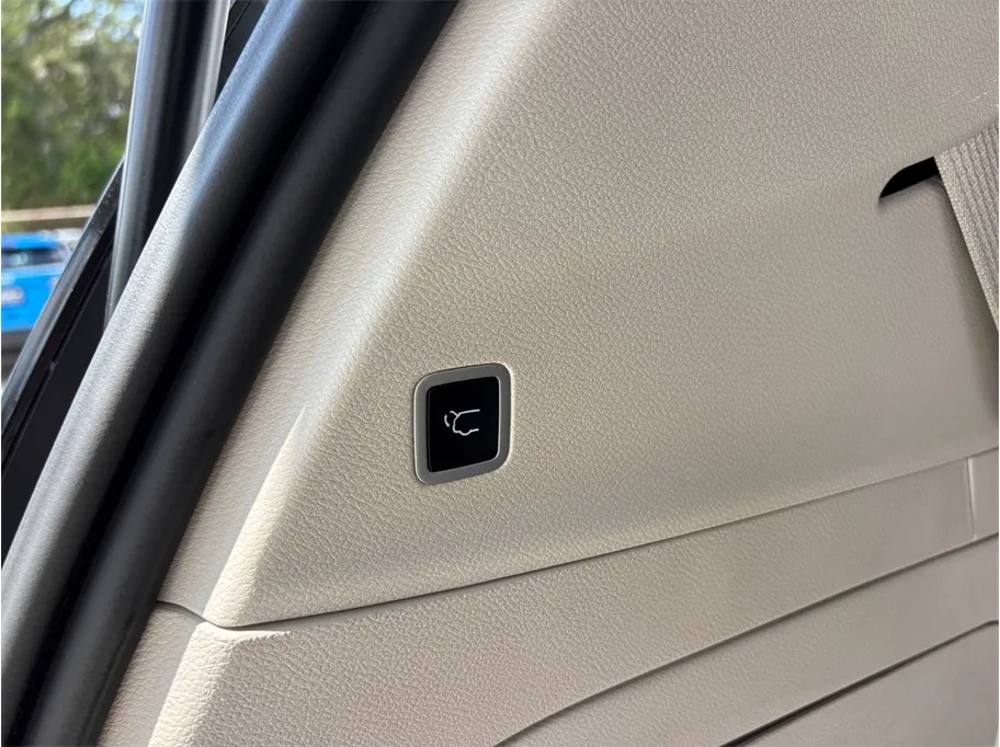 Chrysler Pacifica photo 49