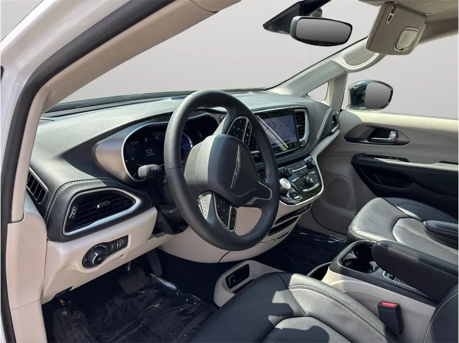Chrysler Pacifica photo 6