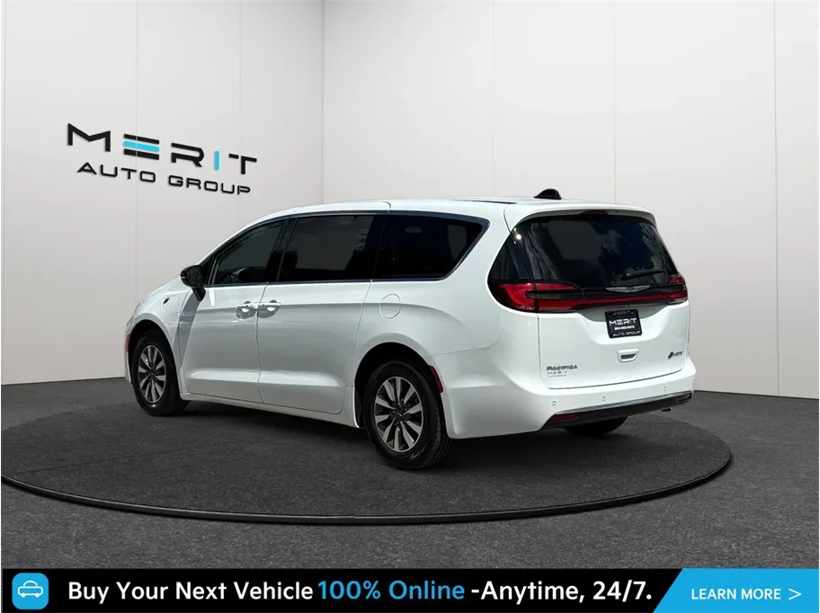 Chrysler Pacifica photo 7