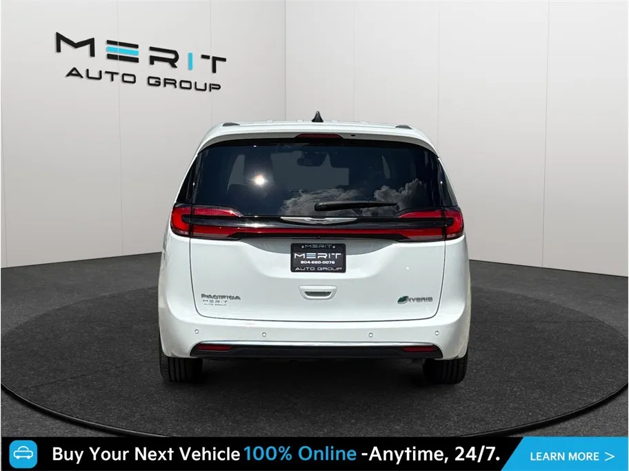 Chrysler Pacifica photo 8