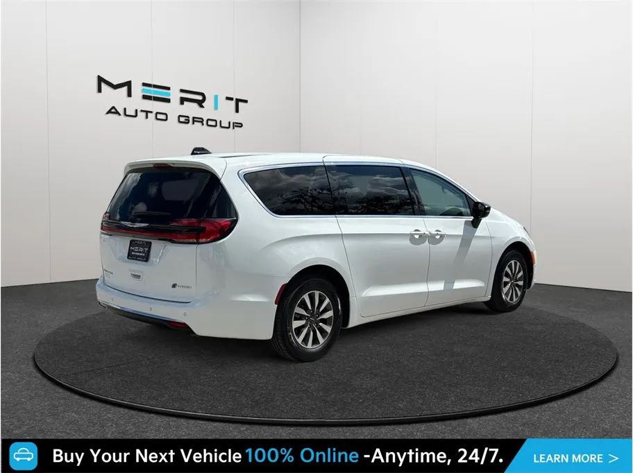 Chrysler Pacifica photo 9