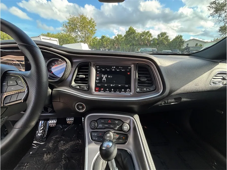 Dodge Challenger photo 11
