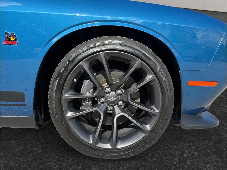 Dodge Challenger photo 12