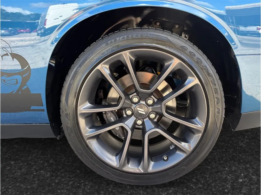 Dodge Challenger photo 13