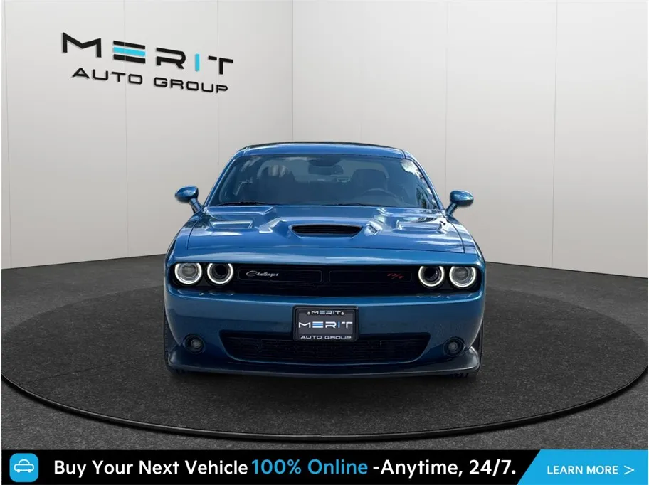 Dodge Challenger photo 3