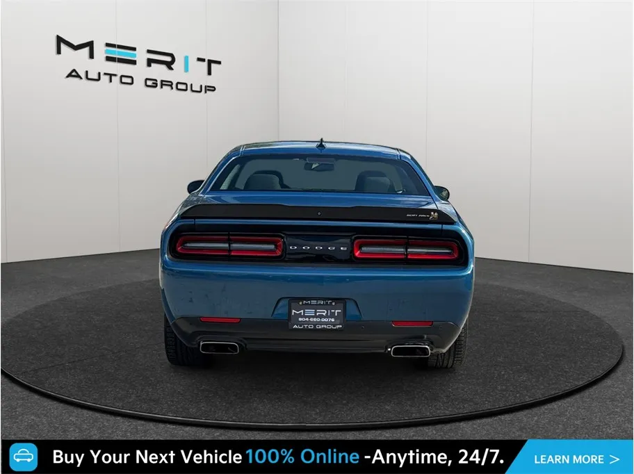 Dodge Challenger photo 8