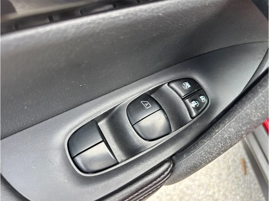 Nissan Rogue photo 18