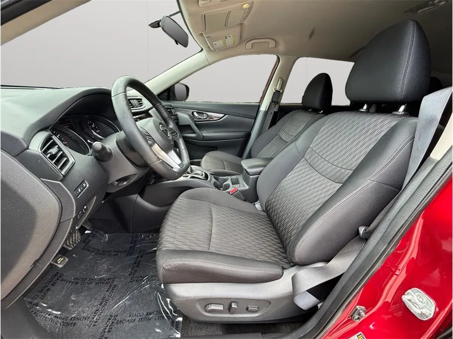 Nissan Rogue photo 2