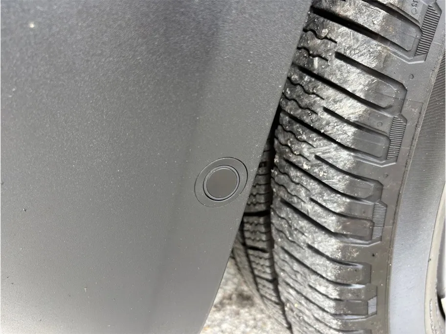 Rivian R1T photo 9