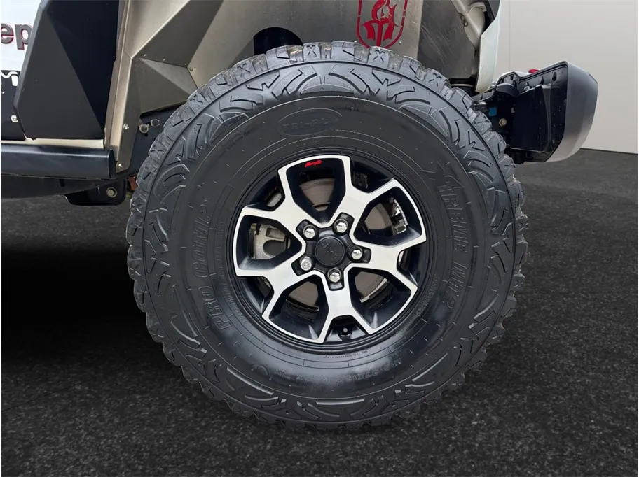 Jeep Wrangler photo 12