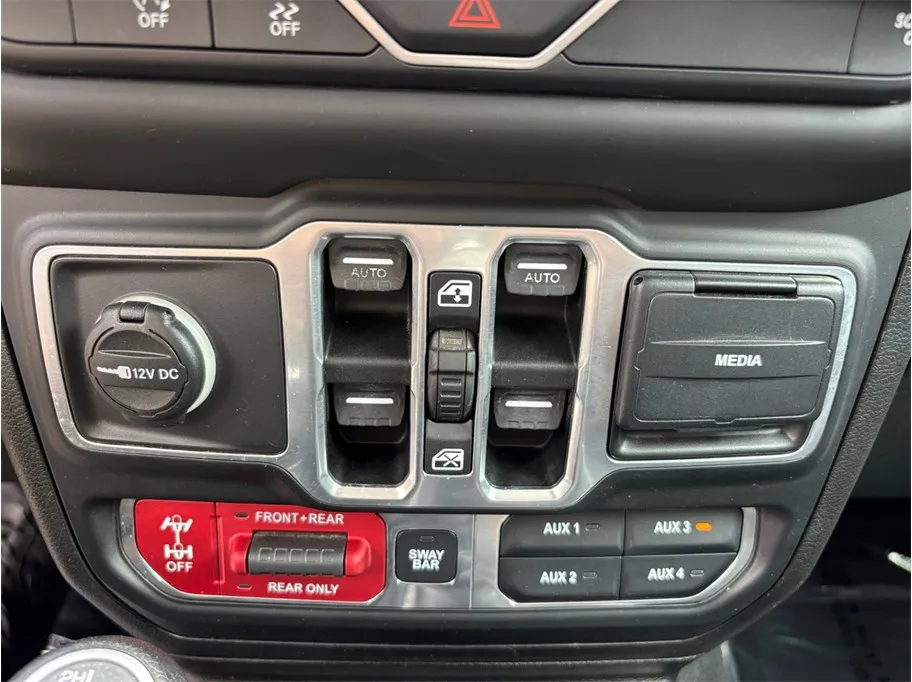 Jeep Wrangler photo 25