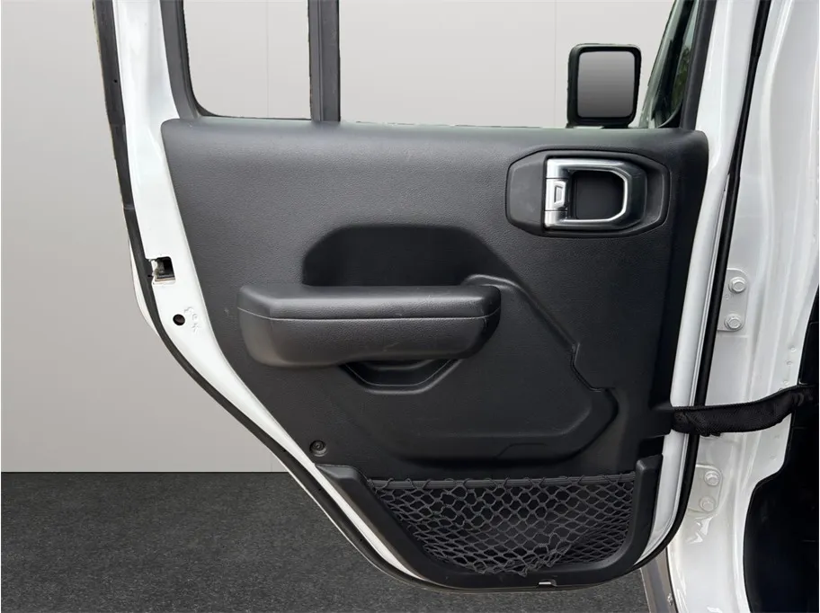 Jeep Wrangler photo 30