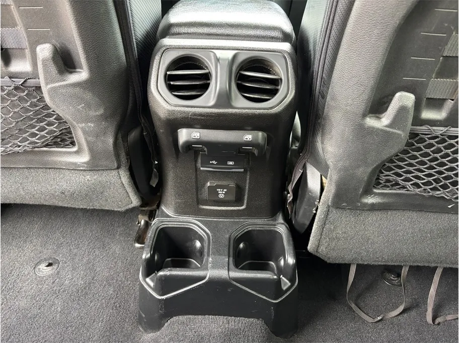 Jeep Wrangler photo 31
