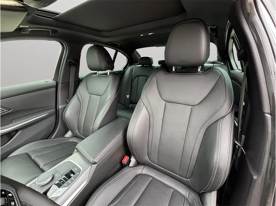 BMW 3 Series photo 22