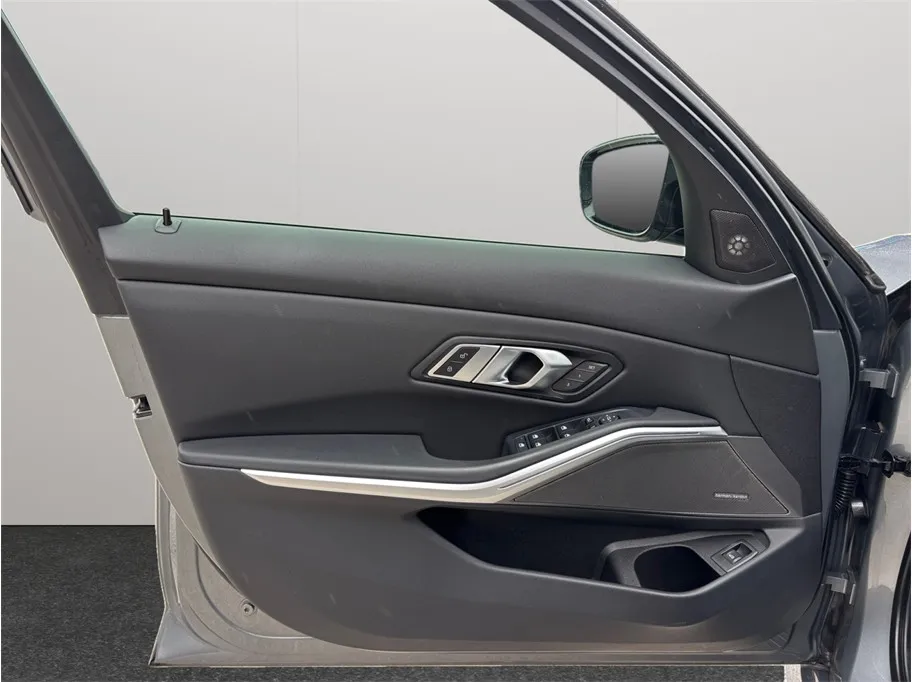 BMW 3 Series photo 24