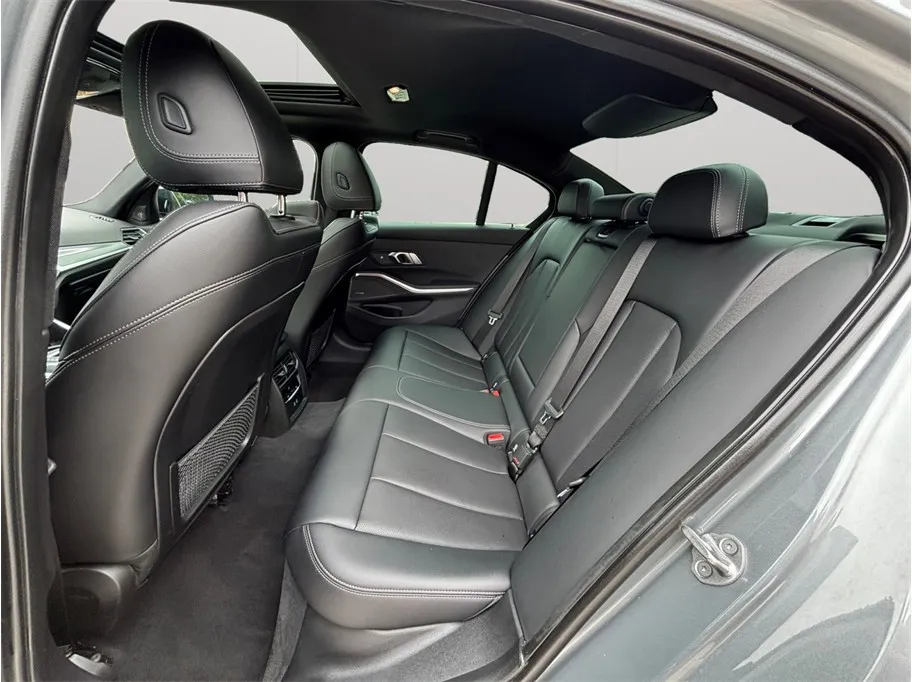 BMW 3 Series photo 42