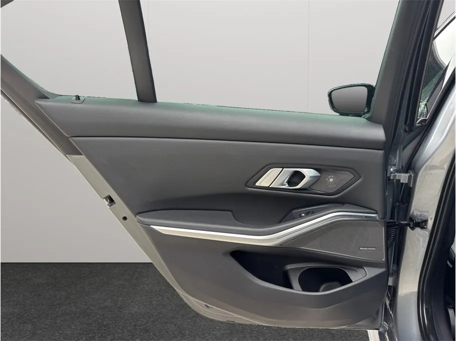 BMW 3 Series photo 43