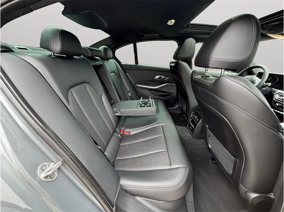BMW 3 Series photo 46