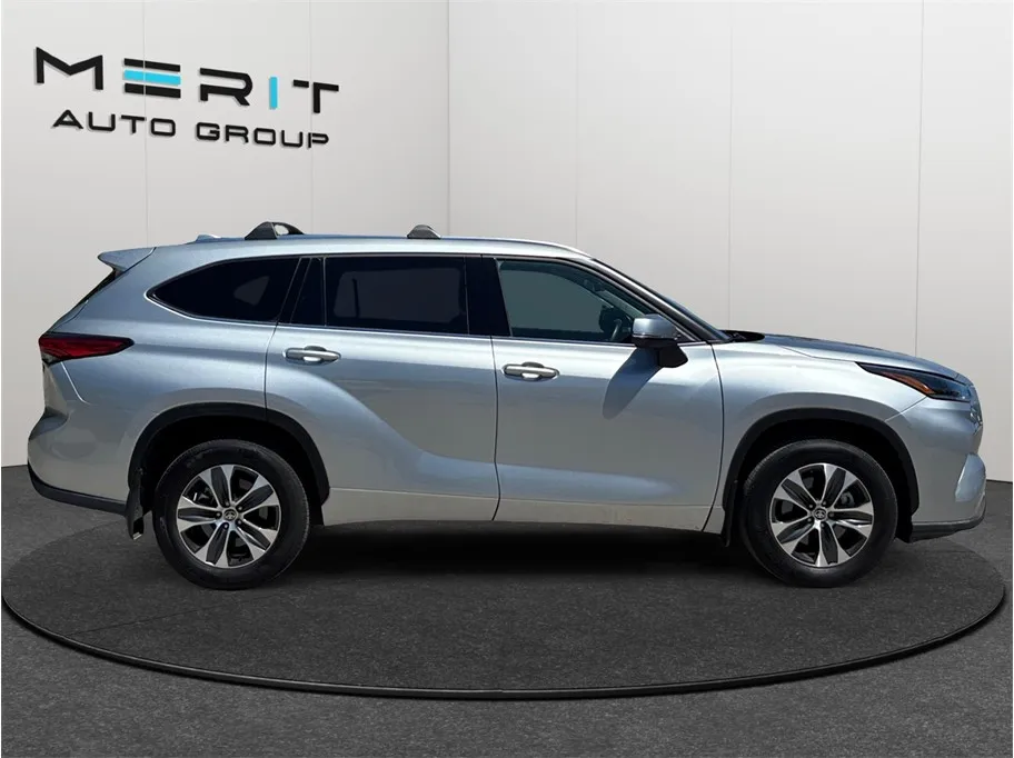 Toyota Highlander photo 10