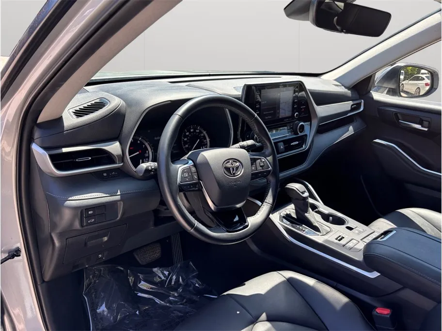 Toyota Highlander photo 6