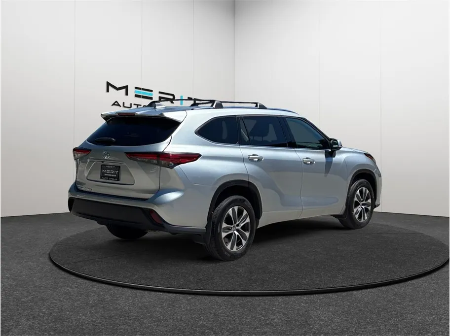 Toyota Highlander photo 9