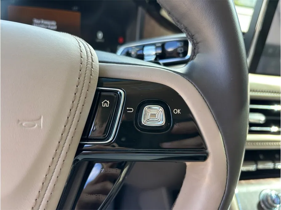 Lincoln Aviator photo 29