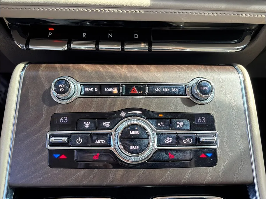 Lincoln Aviator photo 34