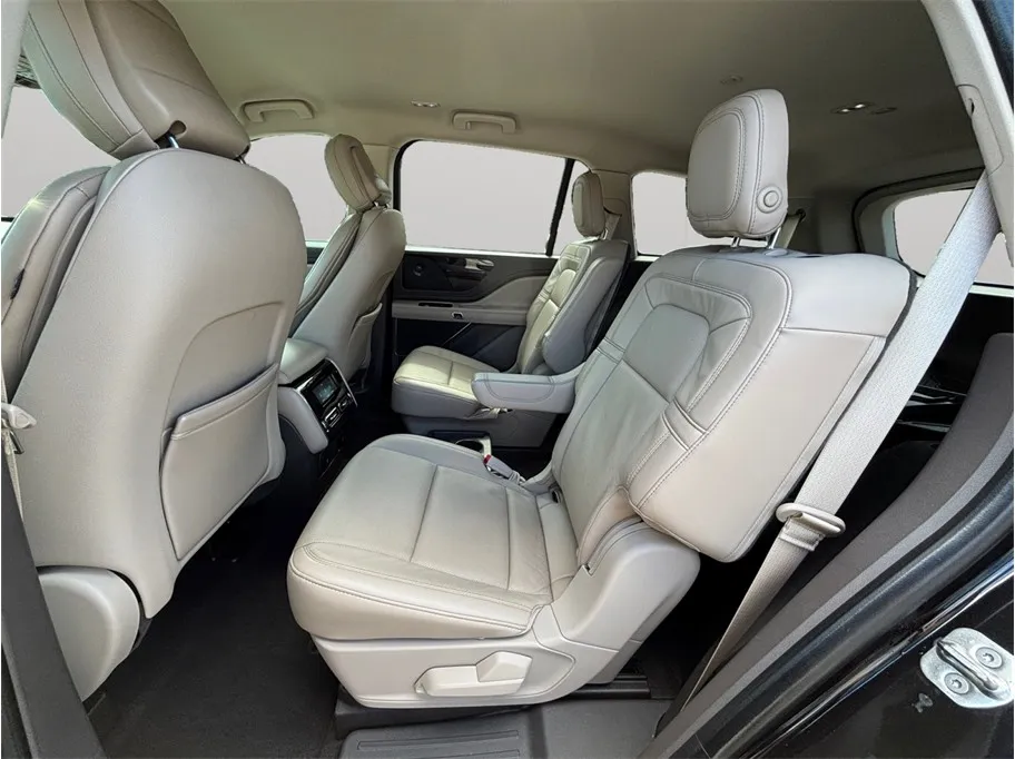 Lincoln Aviator photo 40