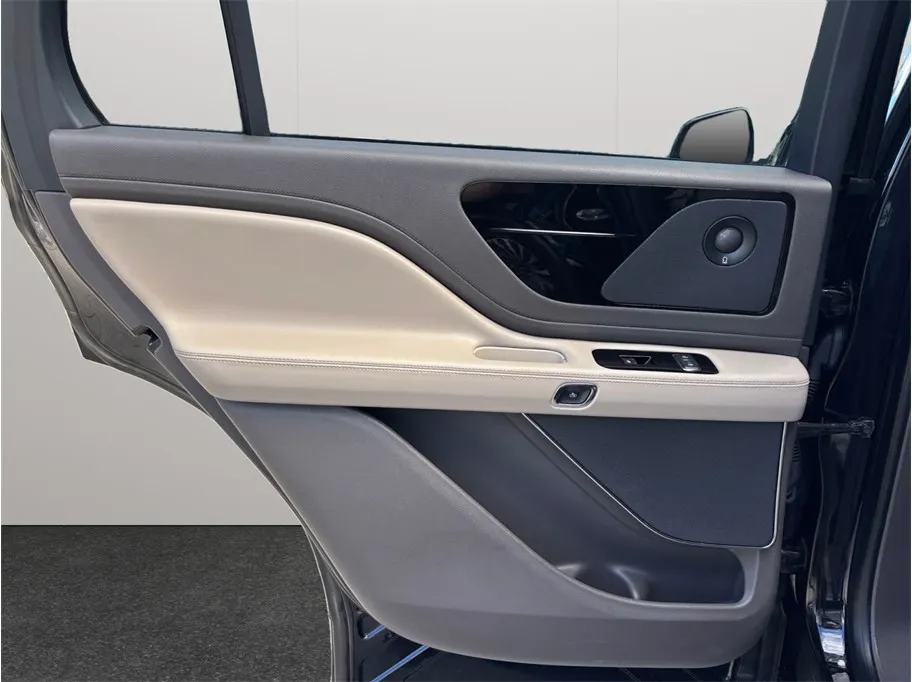Lincoln Aviator photo 41