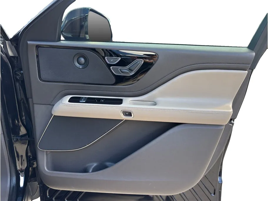 Lincoln Aviator photo 49
